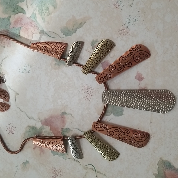 Papapazzi Collection Necklace and Earring Set - Picture 3 of 3